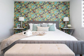 *New*Chic Modern Home*King bed*Foosball*Sleeps 8!